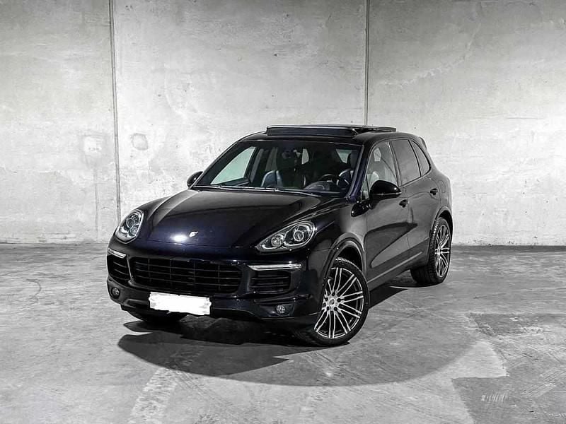 Usado Porsche Cayenne S E-Hybrid 416 HP (305 kW) 2015 Preto SUV