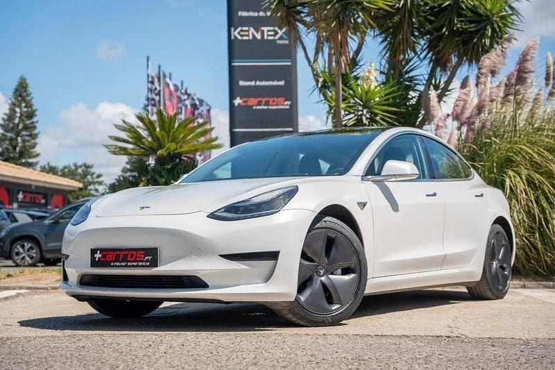 Branco Usado 2020 Tesla Model 3 Standard Range Sedan | € 22.490 (Preço justo) - Imagem 1/4