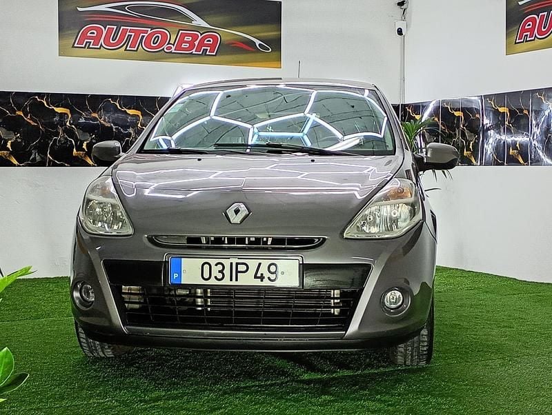Usado Renault Clio II Dynamique 75 HP (55 kW) 2009 Cinza