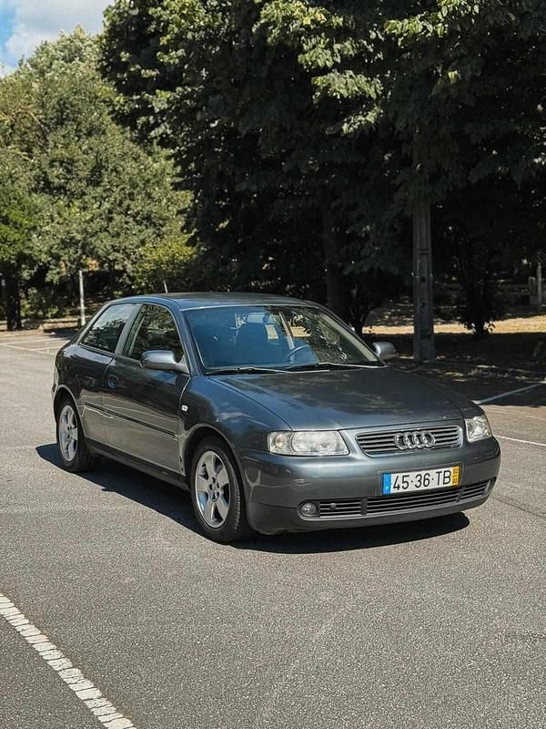 Cinza Usado 2001 Audi A3 Ambiente Citadino | € 5.500 (Preço elevado) - Imagem 1/4