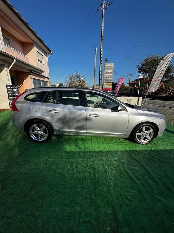 Usado Volvo V60 Summum 115 HP (84 kW) 2014 Cinza Carrinha