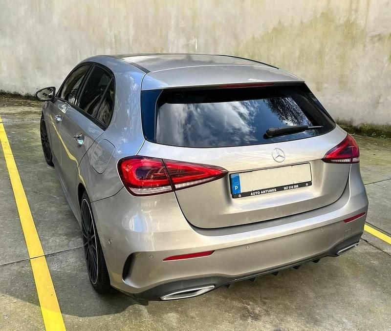 Usado Mercedes A180 116 HP (85 kW) 2021 Cinzento Citadino