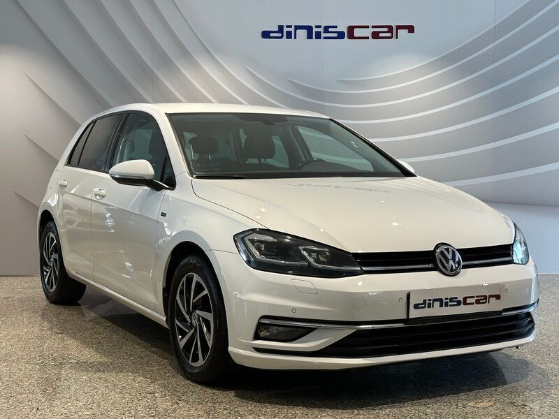 Branco Usado 2018 VW Golf VII Highline Citadino | € 19.900 - Imagem 1/4