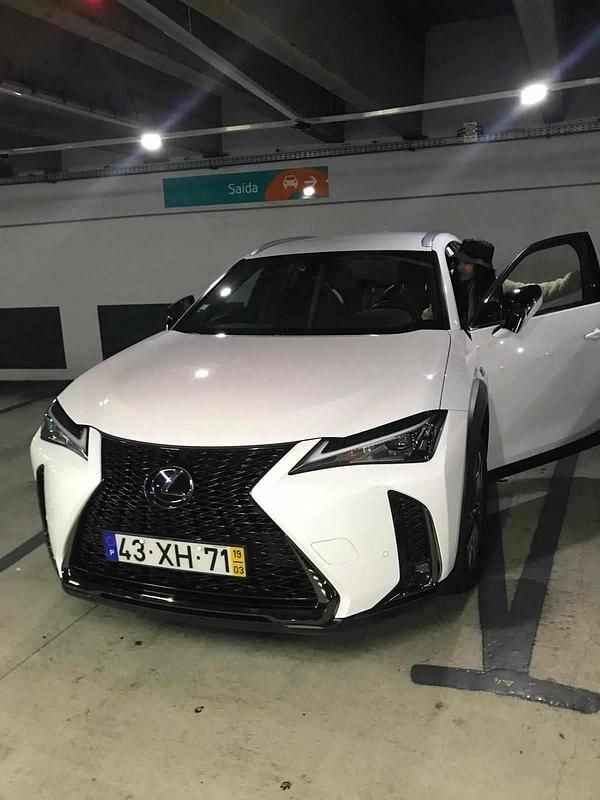 Branco Usado 2019 Lexus UX 200 SUV | € 29.000 - Imagem 1/4