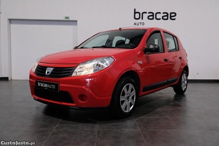 Vermelho Usado 2009 Dacia Sandero Comfort Citadino | € 4.750 - Imagem 1/1