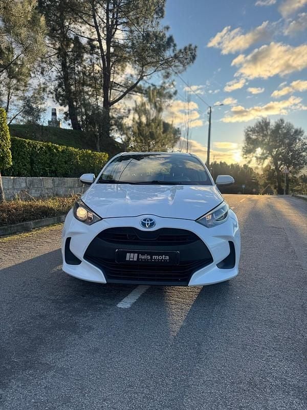 Usado Toyota Yaris Hybrid Comfort 115 HP (84 kW) 2021 Branco