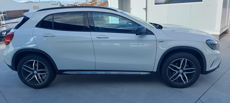 Usado Mercedes GLA180 Urban 109 HP (80 kW) 2017 Branco SUV