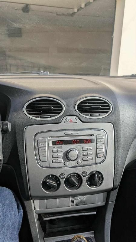 Usado Ford Focus 109 HP (80 kW) 2008 Cinzento Carrinha