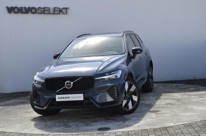 Azul Usado 2024 Volvo XC60 Plus SUV | € 56.800 (Preço justo) - Imagem 1/4