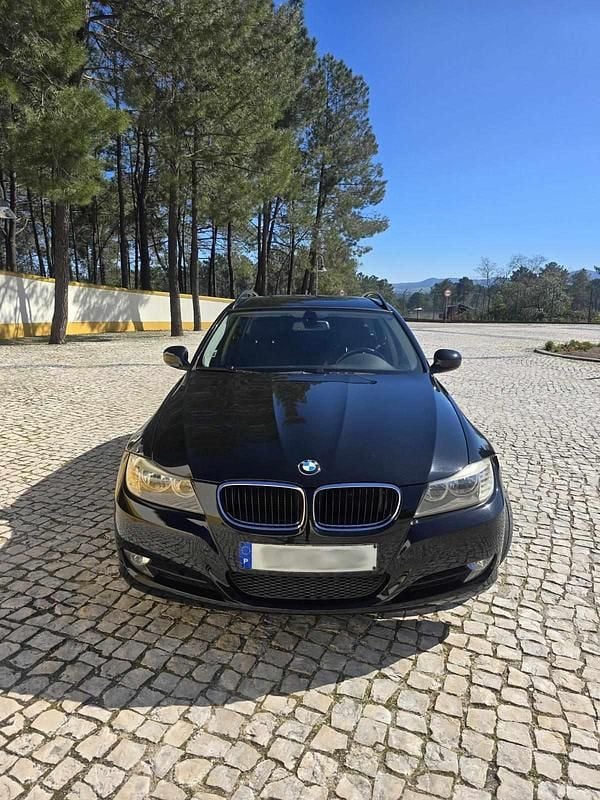 Usado BMW 318 143 HP (105 kW) 2009 Preto Carrinha