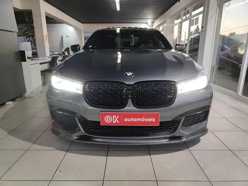 Usado BMW 740 iPerformance 326 HP (239 kW) 2018 Cinza antracite Sedan