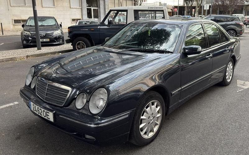 Usado 2000 Mercedes E200 Elegance Sedan | € 4.400 - Imagem 1/4