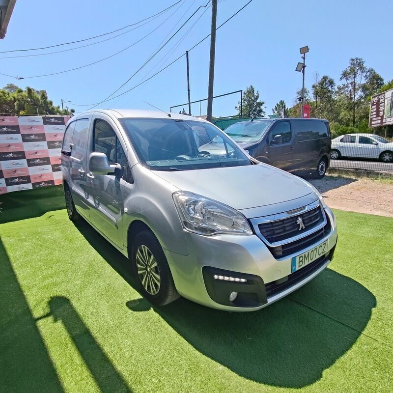 Cinza Usado 2017 Peugeot Partner Monovolume | € 12.499 (Preço justo) - Imagem 1/4
