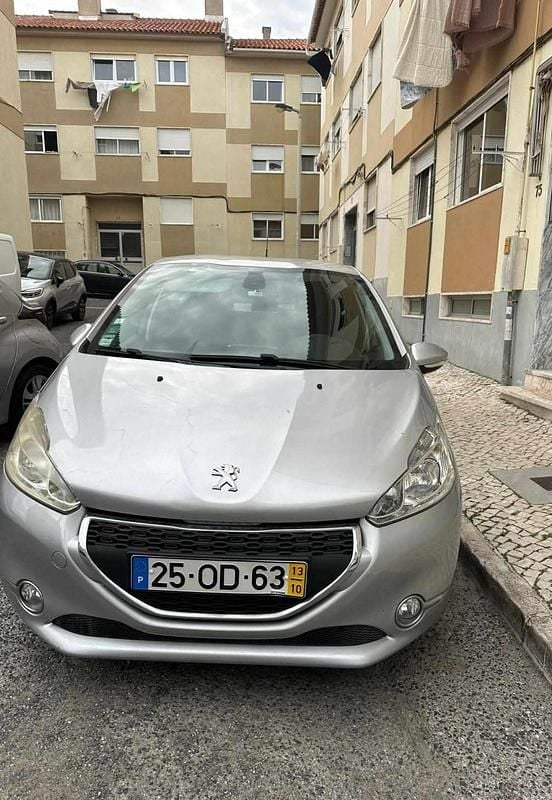 Usado Peugeot 208 82 HP (60 kW) 2013 Cinzento Citadino