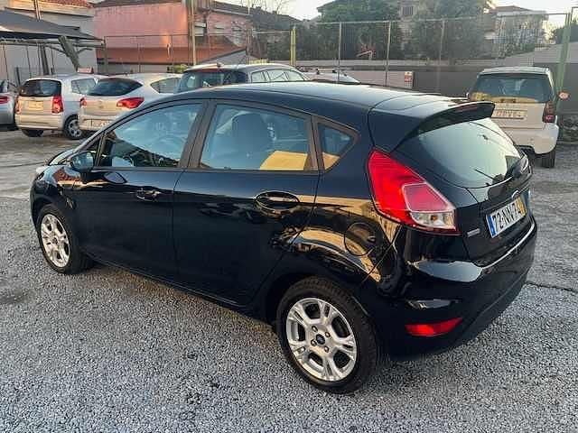 Usado Ford Fiesta 75 HP (55 kW) 2013 Preto Citadino