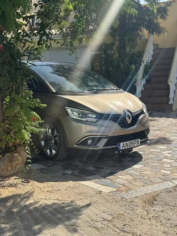Bege Usado 2019 Renault Scénic IV Monovolume | € 13.900 - Imagem 1/4
