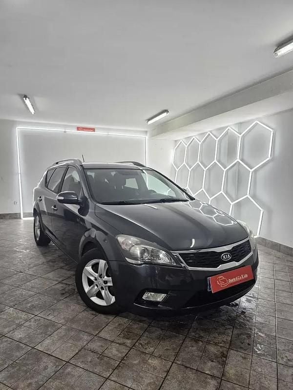 Usado Kia Ceed Sportswagon EX 109 HP (80 kW) 2010 Cinzento Carrinha