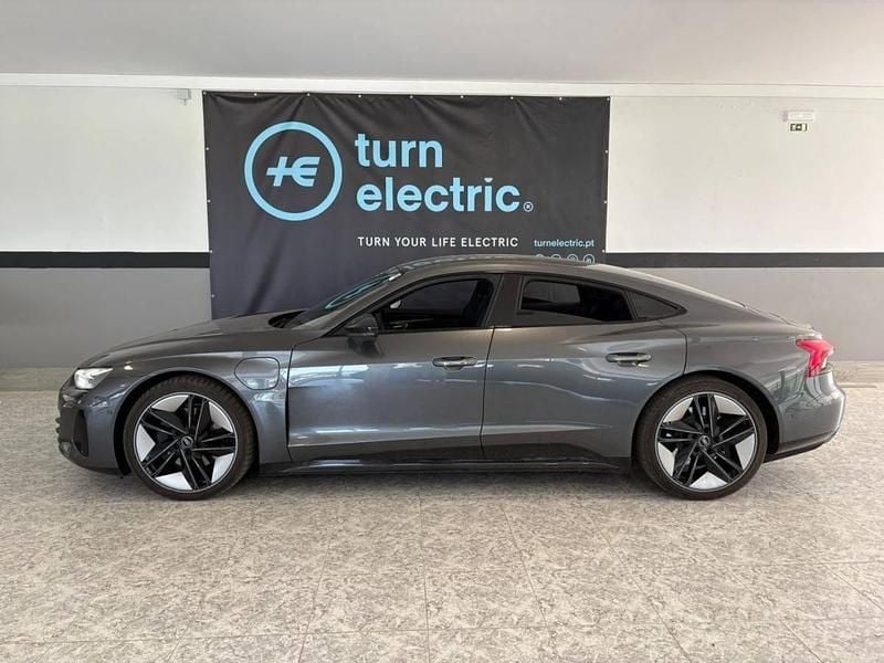 Cinzento Usado 2022 Audi e-tron GT quattro Sedan | € 64.500 - Imagem 1/4