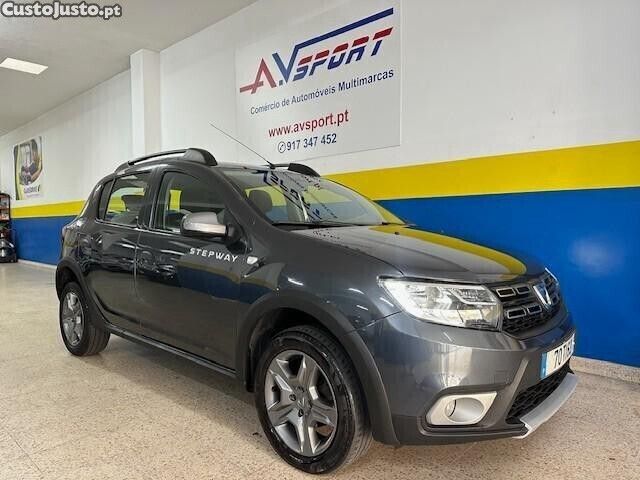 Cinza Usado 2017 Dacia Sandero Stepway Citadino | € 12.950 (Preço elevado) - Imagem 1/1