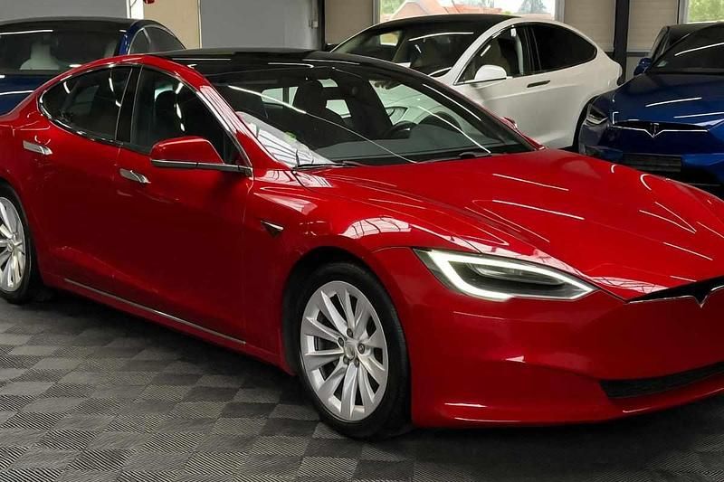 Vermelho Usado 2020 Tesla Model S Long Range AWD Sedan | € 43.050 - Imagem 1/4