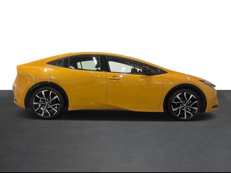 Usado Toyota Prius Luxury 223 HP (164 kW) 2025 Amarelo (pintura metalizada) Citadino
