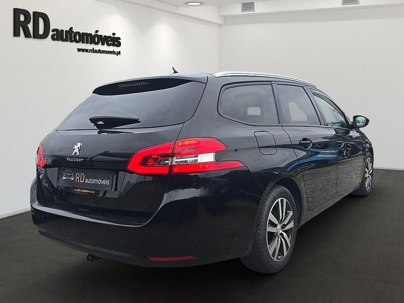 Usado Peugeot 308 Allure 130 HP (95 kW) 2018 Preto Carrinha