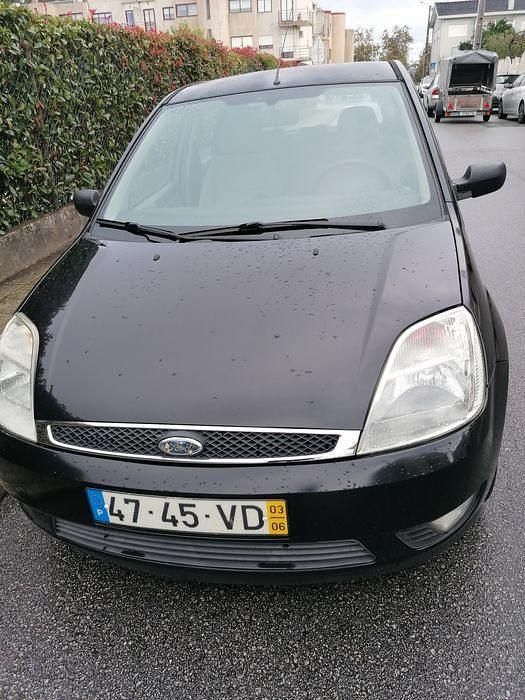 Usado 2003 Ford Fiesta Ghia Sedan | € 3.750 (Preço justo) - Imagem 1/4