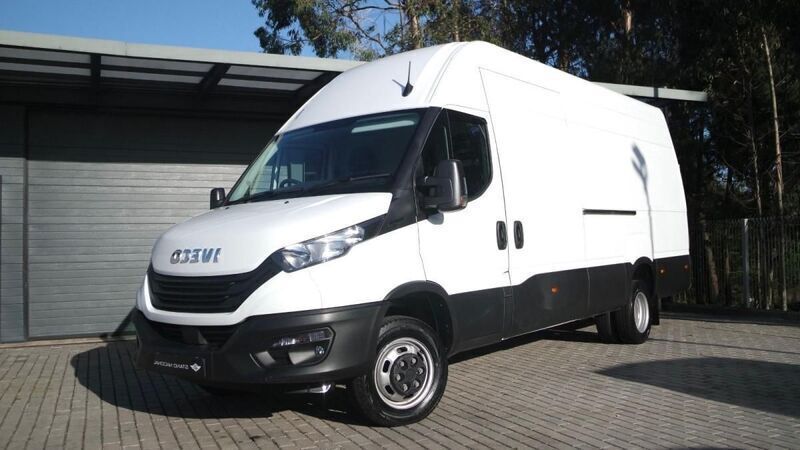 Branco Usado 2023 Iveco Daily Sedan | € 35.500 (Preço elevado) - Imagem 1/4
