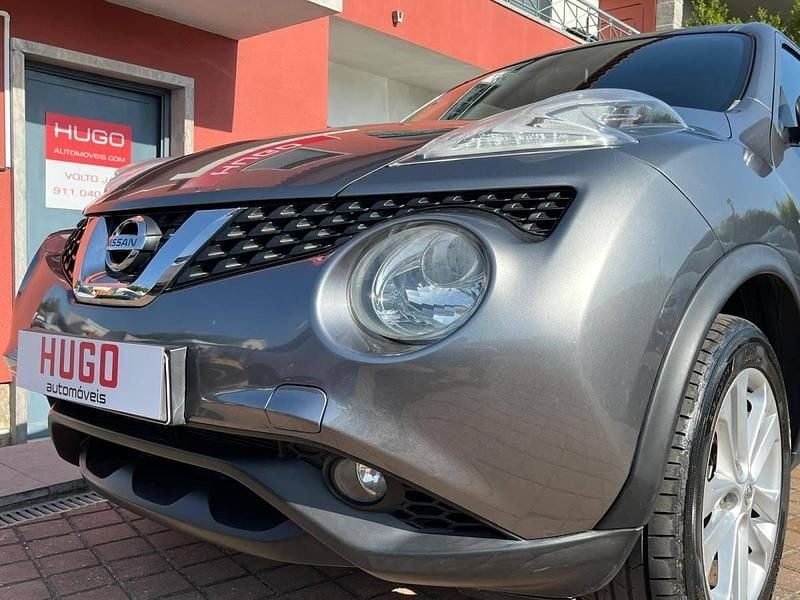 Usado Nissan Juke Acenta 110 HP (80 kW) 2015 Cinza SUV