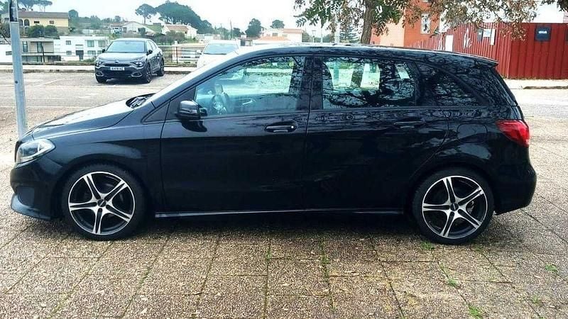 Usado Mercedes B180 109 HP (80 kW) 2015 Monovolume