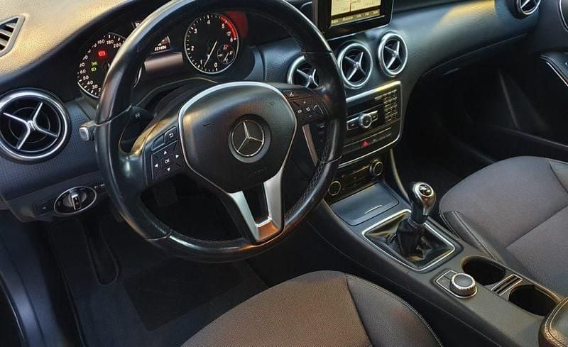 Usado Mercedes A160 90 HP (66 kW) 2014 Preto