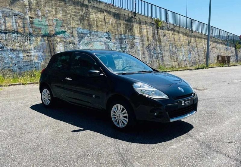 Usado Renault Clio II Expression 100 HP (73 kW) 2011 Preto Citadino