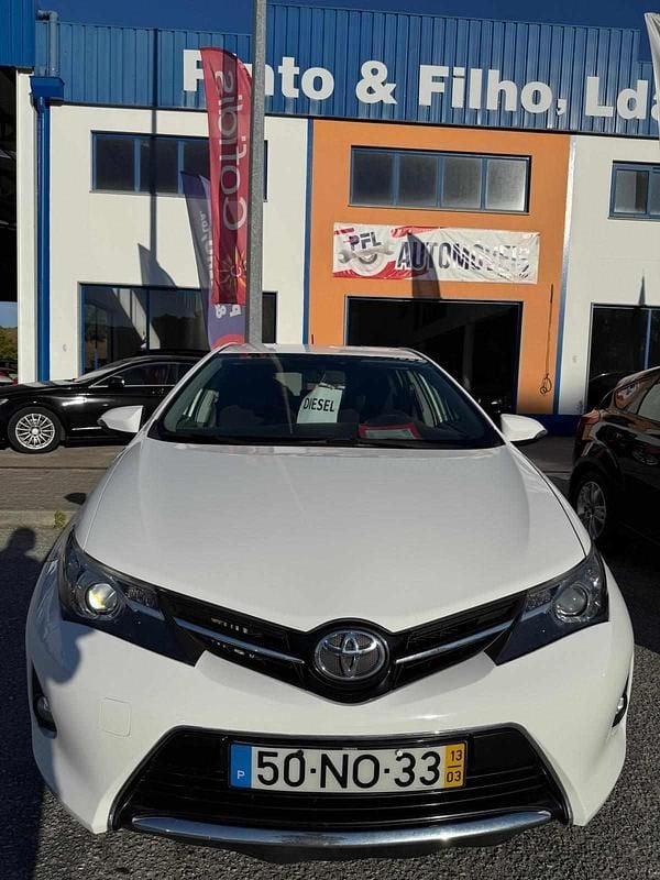 Usado Toyota Auris 90 HP (66 kW) 2013 Branco Citadino