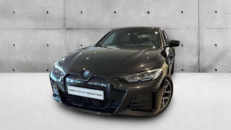 Preto sapphire metalizada Usado 2024 BMW i4 Comfort Edition Sedan | € 53.946 (Preço elevado) - Imagem 1/4