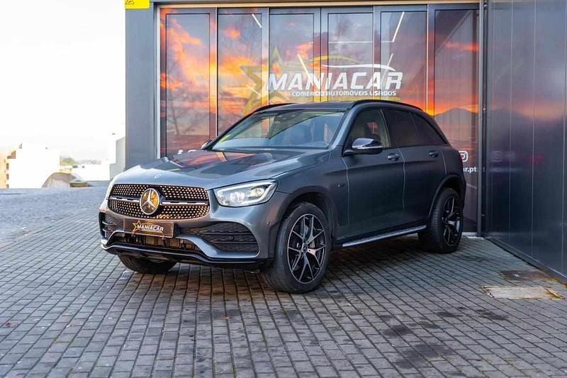 Cinzento Usado 2021 Mercedes GLC300 | € 42.990 (Preço justo) - Imagem 1/4