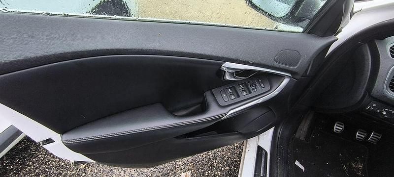 Usado Volvo V40 R-Design 116 HP (85 kW) 2013 Sedan