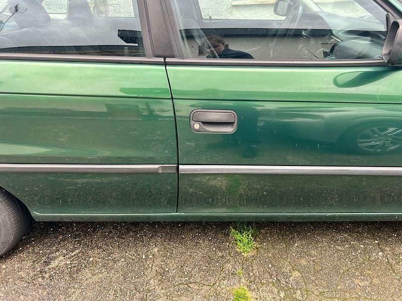 Usado Opel Astra 90 HP (66 kW) 1997 Sedan