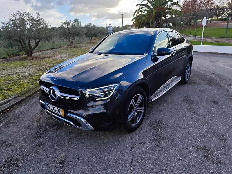Cinzento Usado 2019 Mercedes GLC220 Citadino | € 37.200 (Preço justo) - Imagem 1/4