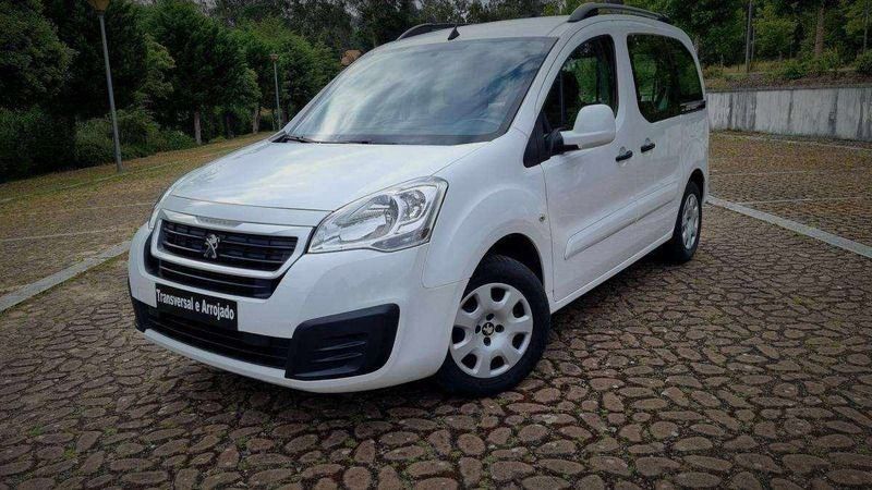 Branco Usado 2018 Peugeot Partner Style Monovolume | € 16.900 (Caro) - Imagem 1/4