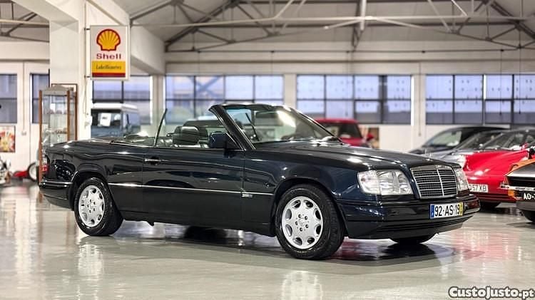 Azul Usado 1996 Mercedes E320 Coupé | € 39.000 - Imagem 1/1