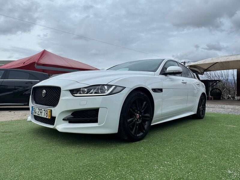 Branco Usado 2019 Jaguar XE R-Sport Sedan | € 23.490 (Preço justo) - Imagem 1/4