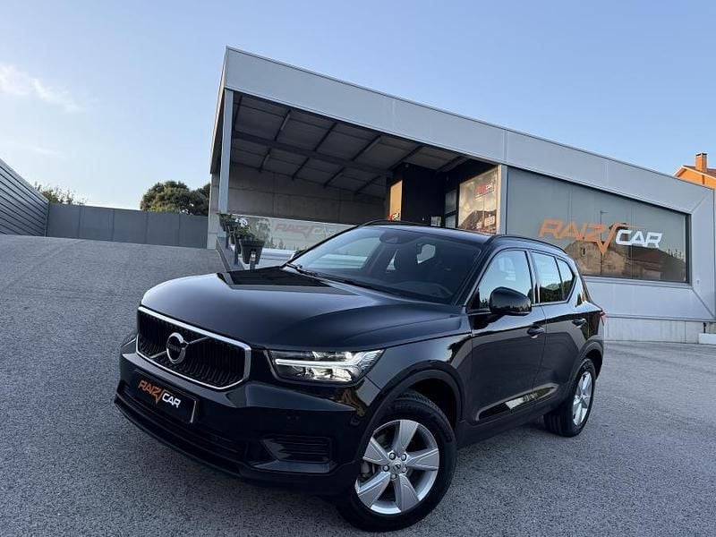 Preto Usado 2021 Volvo XC40 Momentum SUV | € 23.990 (Preço justo) - Imagem 1/4