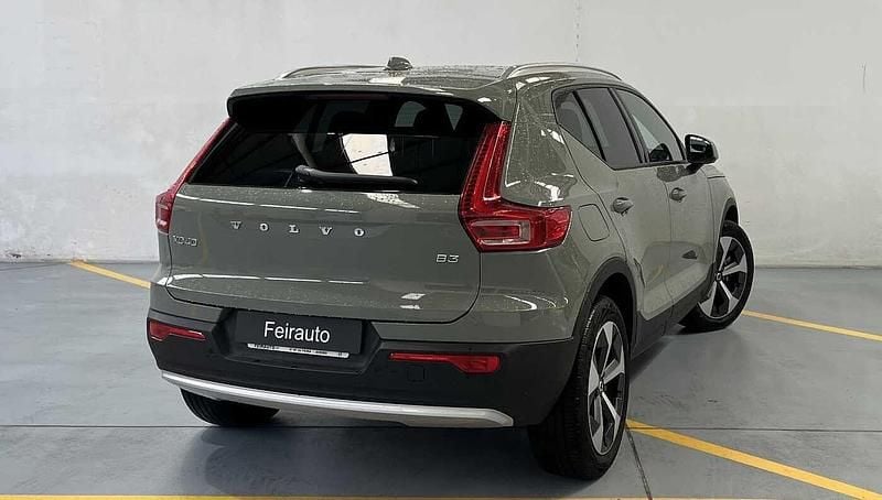 Usado Volvo XC40 163 HP (119 kW) 2025 Verde SUV
