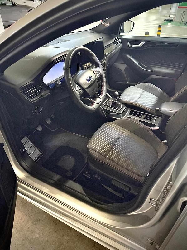 Usado Ford Focus 125 HP (91 kW) 2023 Cinzento Citadino
