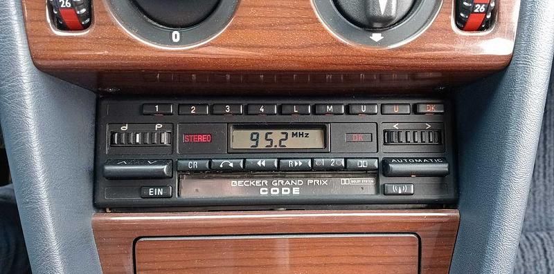 Usado Mercedes 200 109 HP (80 kW) 1989 Sedan