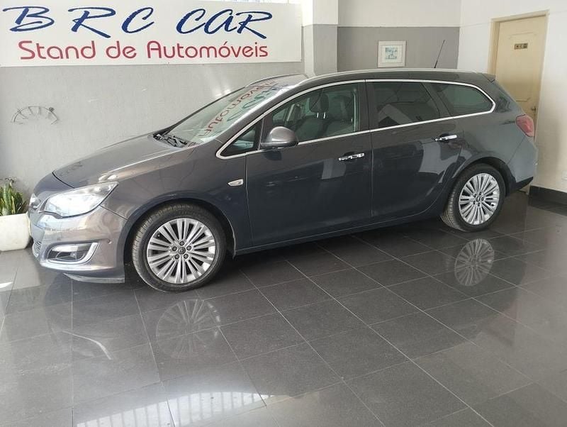 Usado 2013 Opel Astra Cosmo Sedan | € 8.600 (Preço elevado) - Imagem 1/4