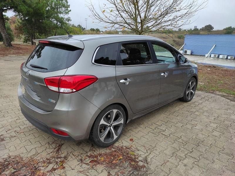 Usado Kia Carens 140 HP (102 kW) 2015 Monovolume