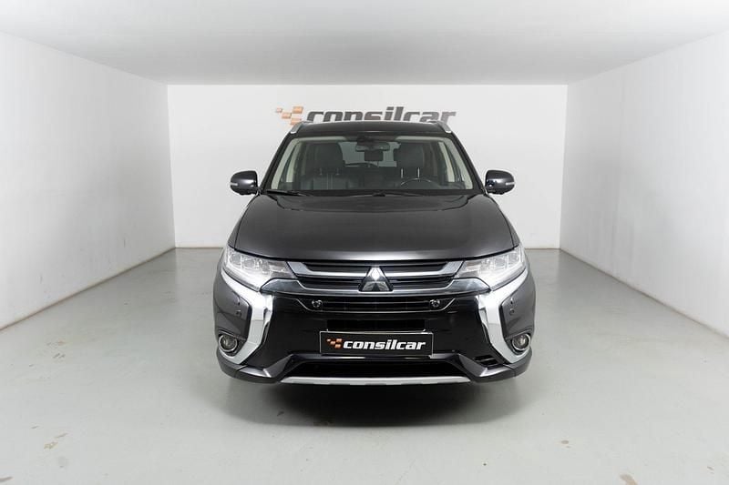 Usado Mitsubishi Outlander Intense 203 HP (149 kW) 2016 Preto SUV