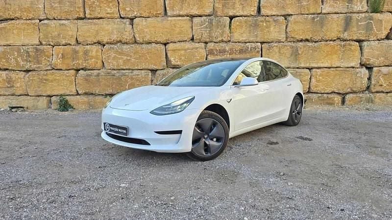 Branco Usado 2020 Tesla Model 3 Standard Range Sedan | € 22.000 - Imagem 1/4
