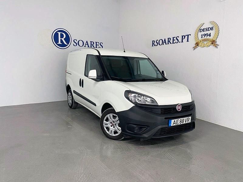 Branco Usado 2021 Fiat Doblò Monovolume | € 14.500 (Preço elevado) - Imagem 1/4